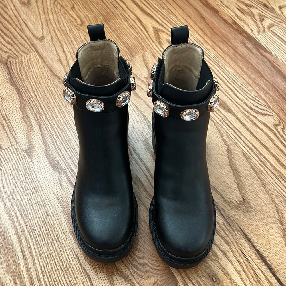 Steve Madden amulet jewel detail boots size 7